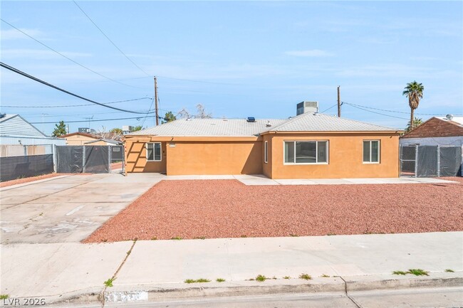 Foto del edificio - 4218 Fulton Pl