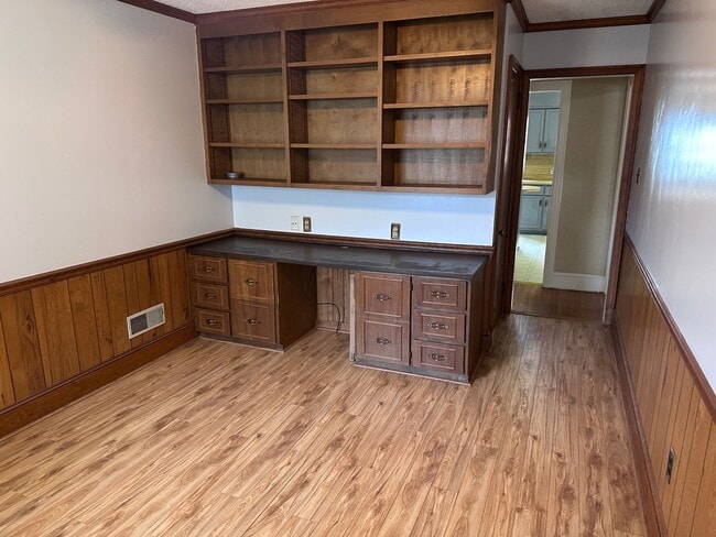 Building Photo - Charming Four Bedroom Brick  Home in Wesle...