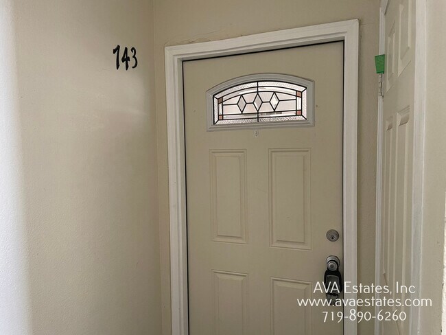Foto del edificio - 743 E Laporte Dr