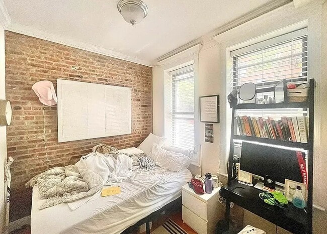Foto del edificio - 354 E 19th St