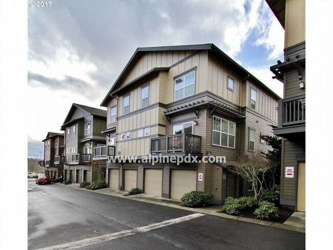 Building Photo - 1020 SW 170th Ave