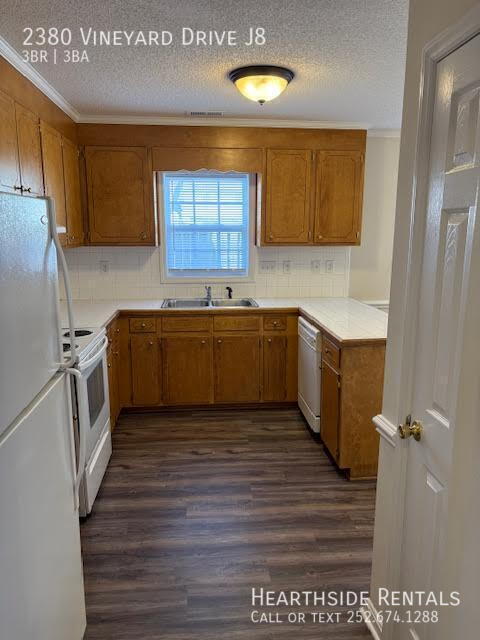 Building Photo - 2380 Vineyard Dr