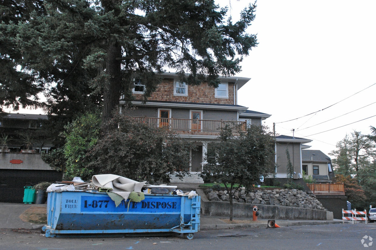 Building Photo - 4826 Alameda St