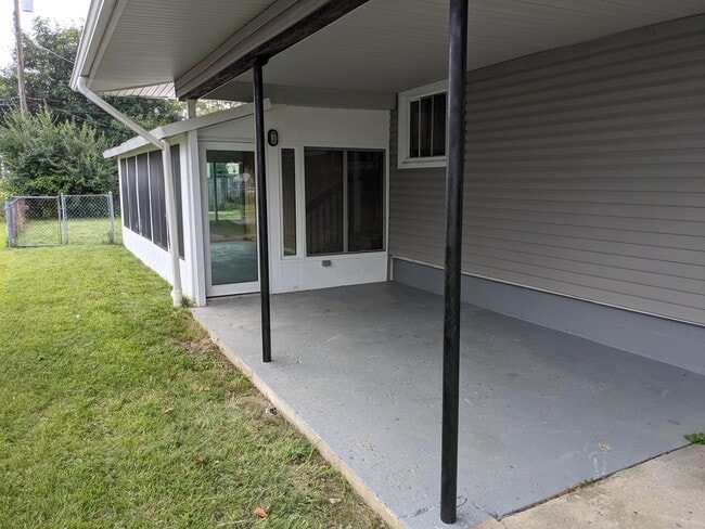 Building Photo - 4165 Maplegrove Dr