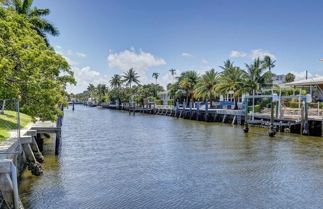 Foto del edificio - 2041 Coral Reef Dr