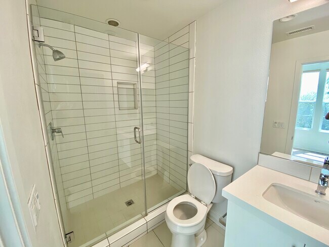 Foto del edificio - 10732 Bloomfield St