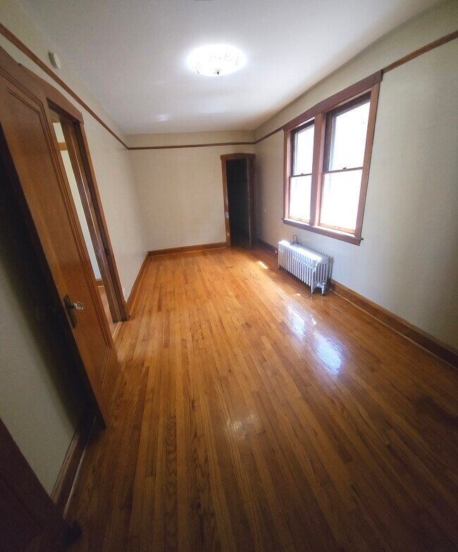 Foto del edificio - 2258 N Laramie Ave