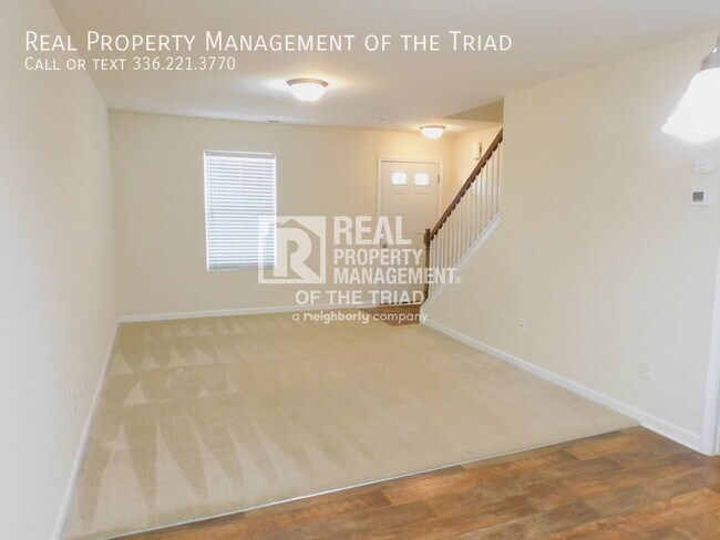Building Photo - Great 3 Bed / 2.5 Bath in Desmond Woods