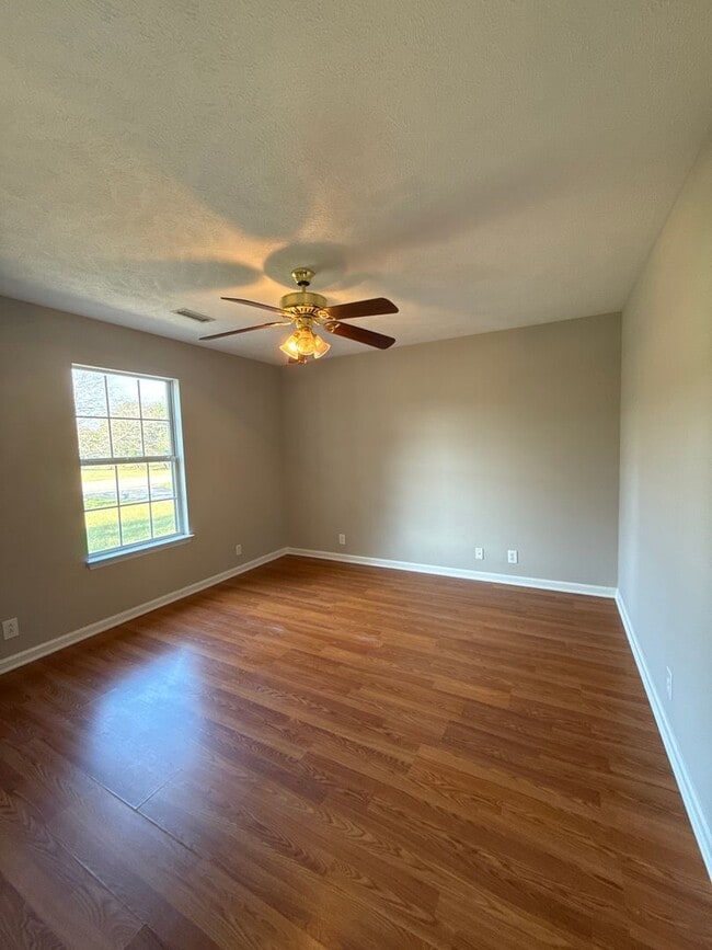 Building Photo - 307 Jonathan Way