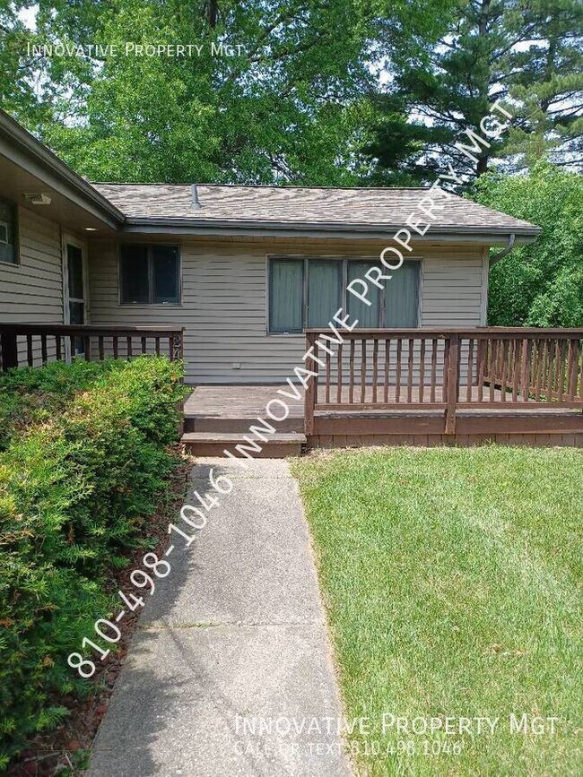Building Photo - 3 Bedroom, 2 bath large lot and 2.5 car ga...