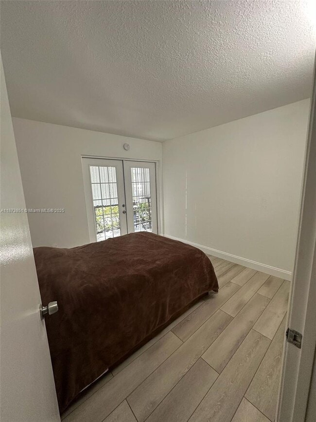 Foto del edificio - 917 NE 199th St