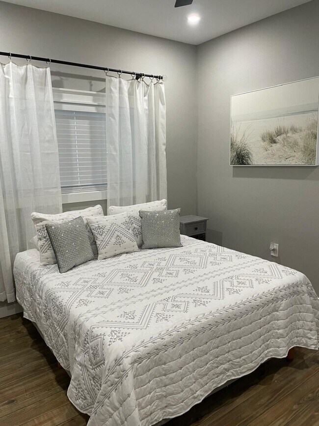 Foto del edificio - 1078 Cedar Ln