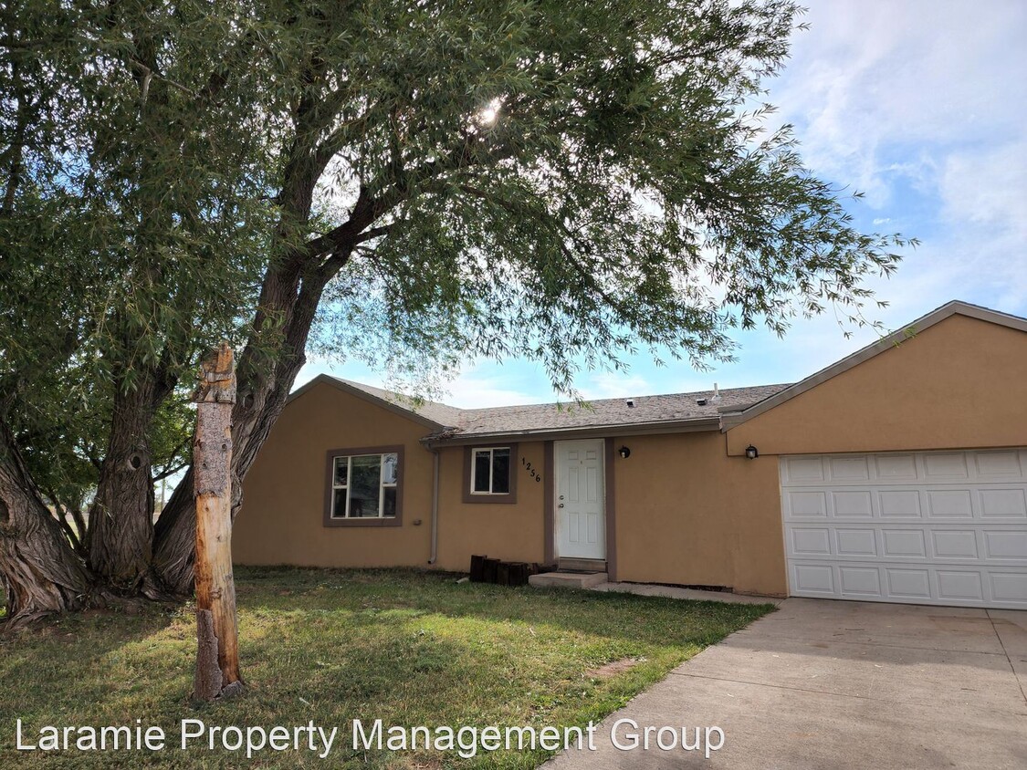 Primary Photo - 4 br, 2.5 bath House - 1256 N 6th