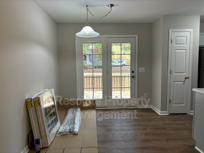 Building Photo - 913 Amersham Ln