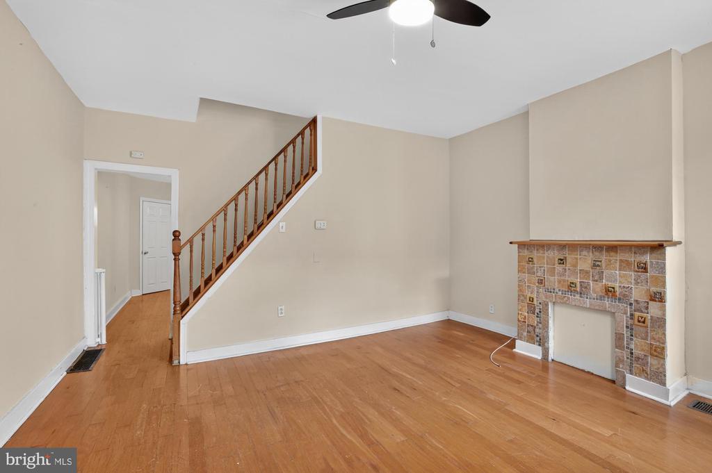 Primary Photo - 2532 Collins St