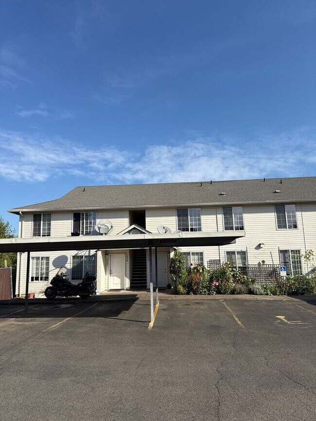 Building Photo - 1008 Boedies Dr