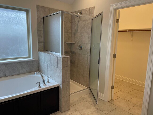 Building Photo - Stunning 3 Bedroom Legacy Home