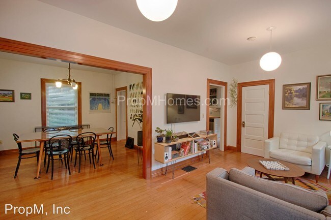 Building Photo - 4525 NE 8th Ave