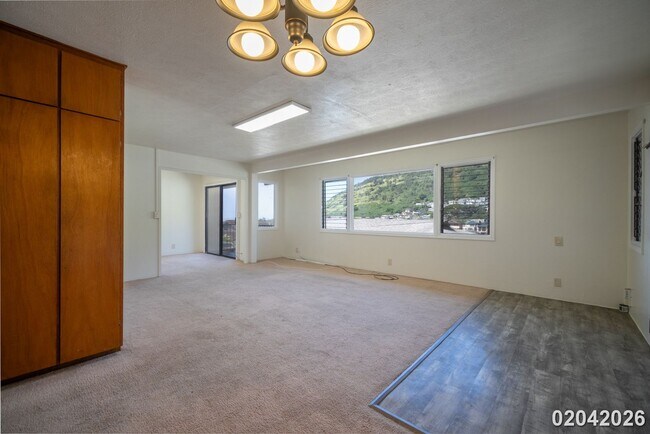 Foto del edificio - $3900 / 4 Bed / 2 Bath / 2 Parking IN KALIHI