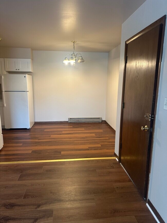 Foto del edificio - 1025 N Farnsworth Ave