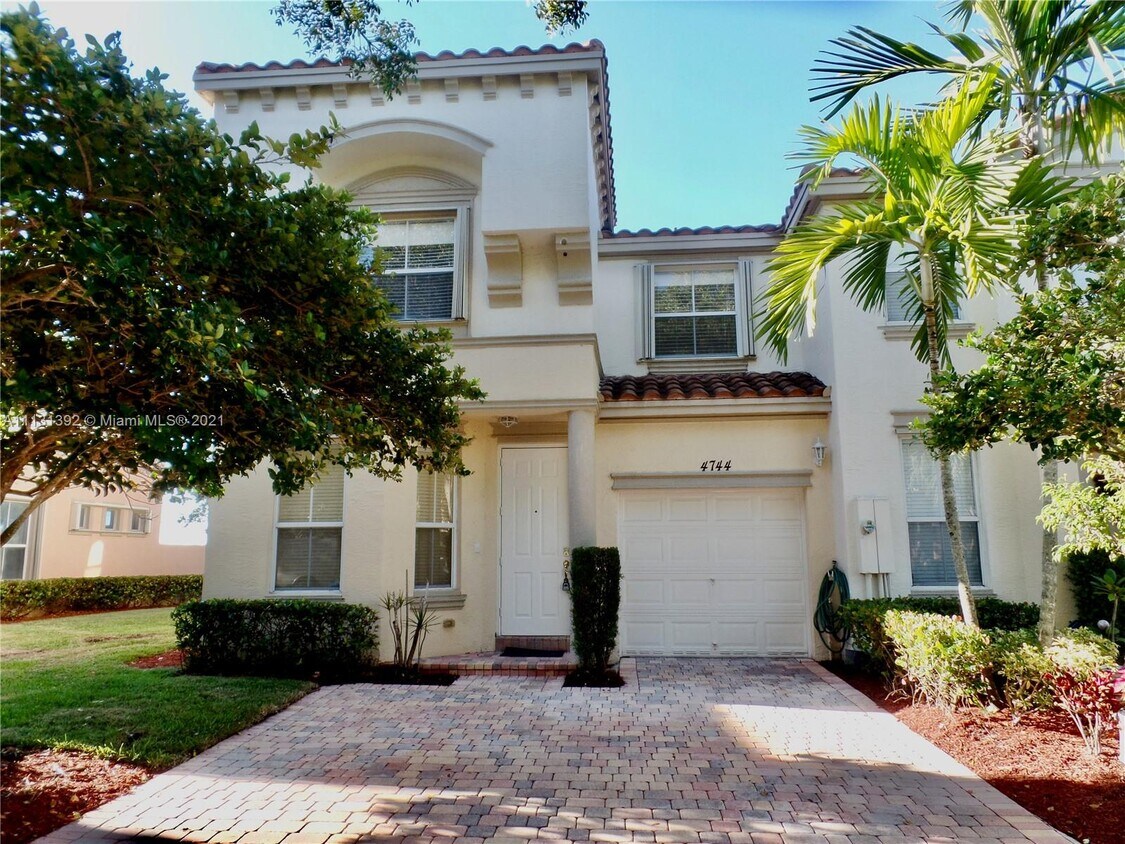 Primary Photo - 4744 SW 165th Ave