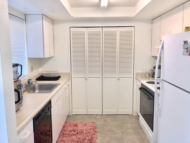 Foto del edificio - 2 Bedroom Duplex in Lynnwood.