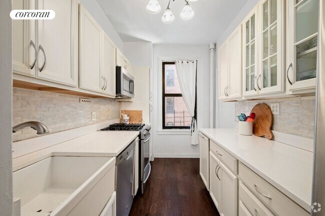 Building Photo - 117 Seaman Ave