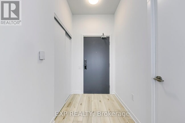 Building Photo - 395 Dundas St W