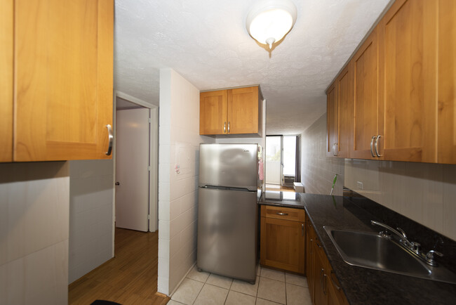 Building Photo - 1870 Lusitana St