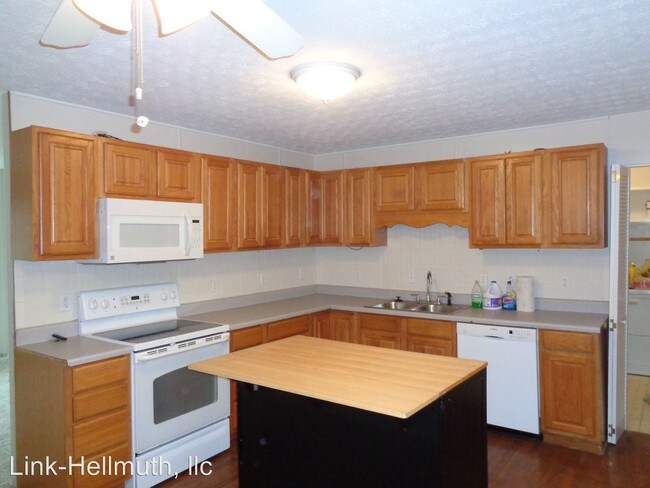 Building Photo - 3262 Eastham St