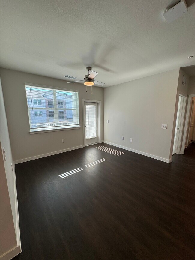 Foto del edificio - 455 Elevon Pkwy