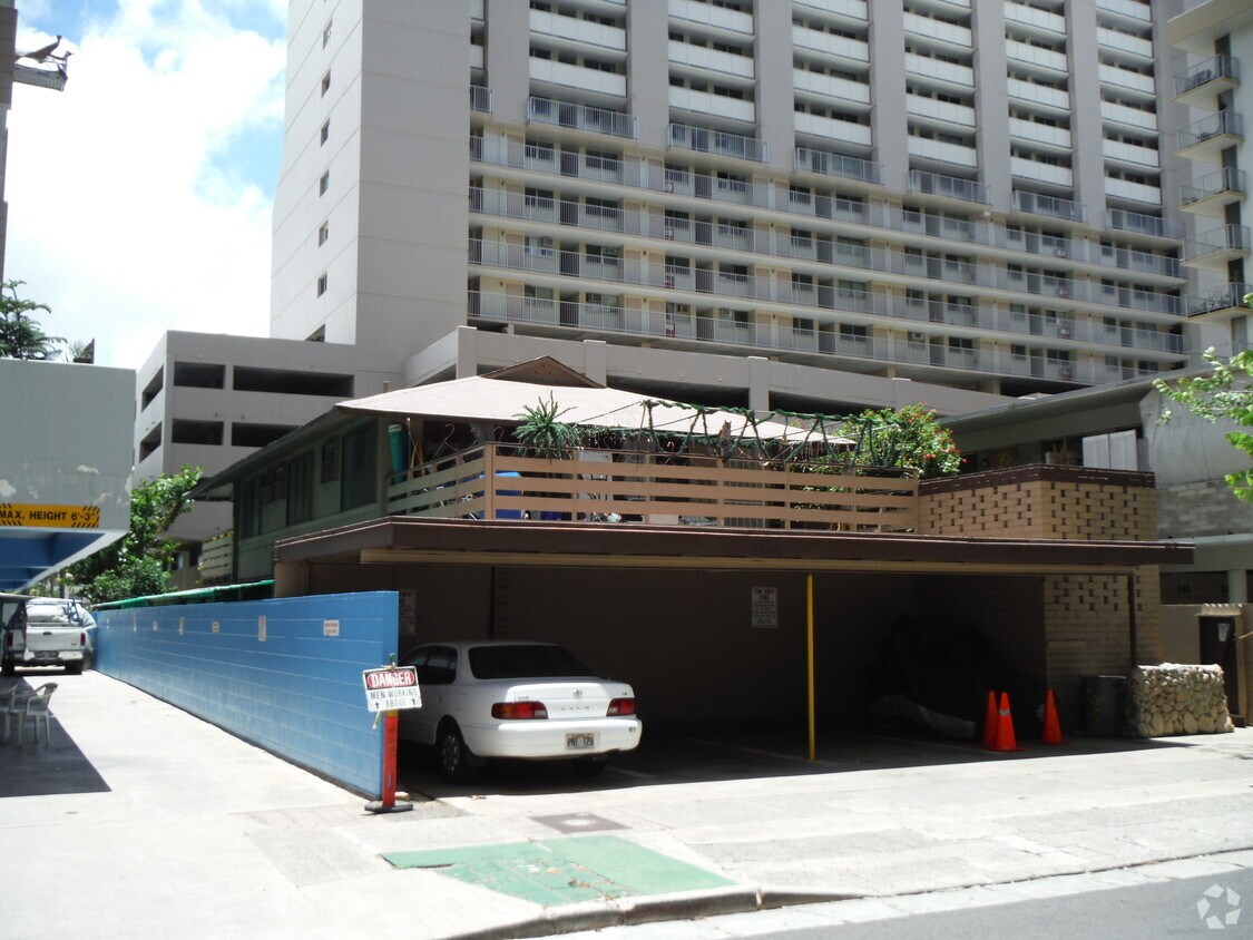 Building Photo - 2208 Aloha Dr