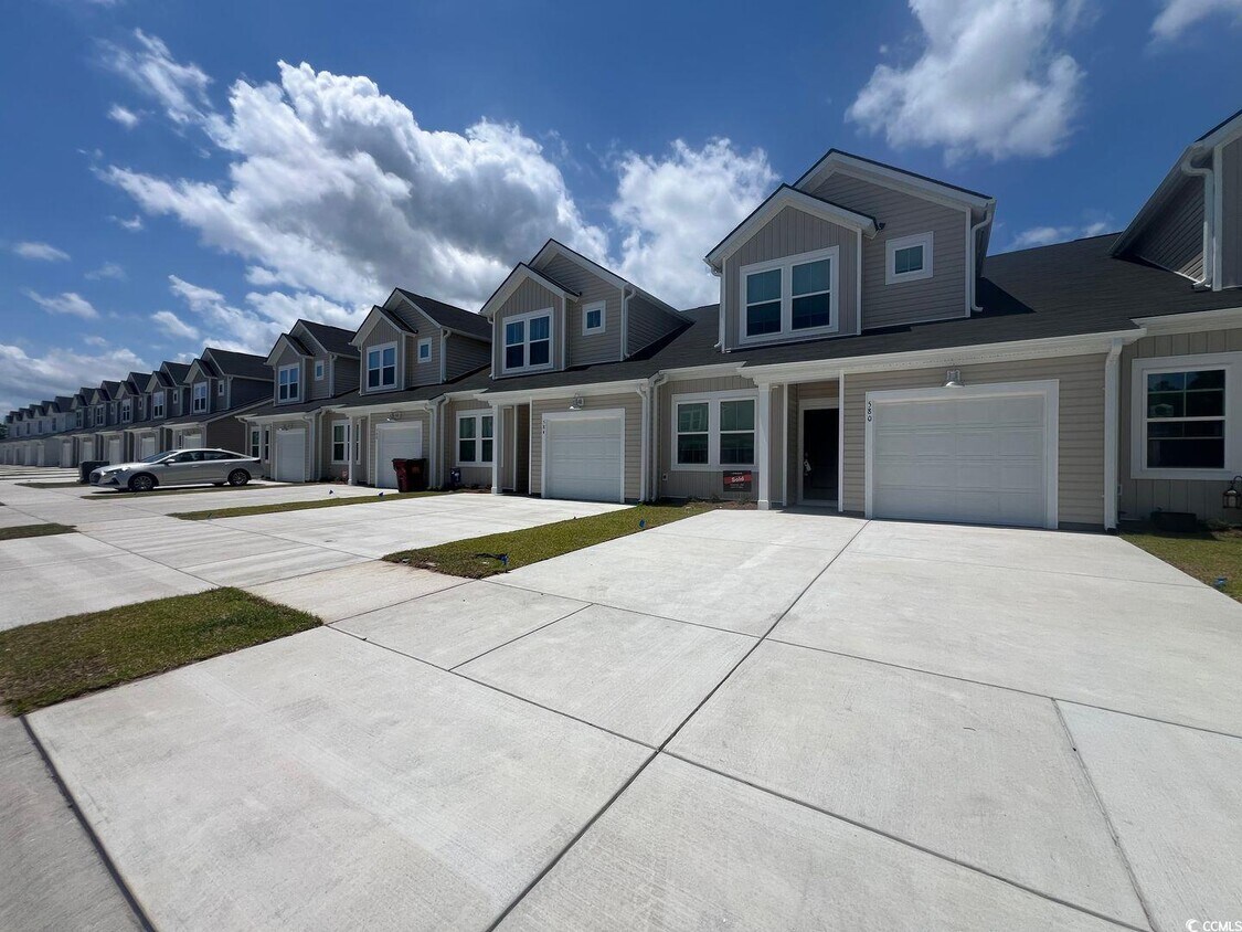 Foto principal - 580 Harrison Mill St