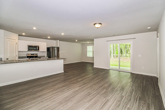Foto del edificio - 672 Savanac St SE