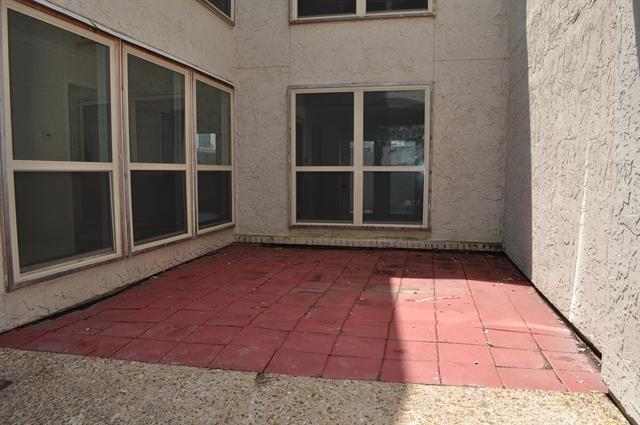 Foto del edificio - 9324 Chimney Corner