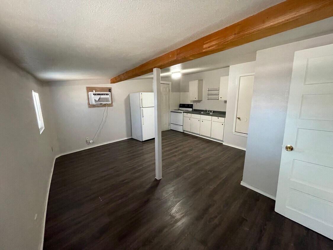 Cocina y sala de estar - 437 Preusser St