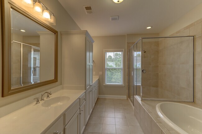 Master bath - 2069 Kings Gate Ln