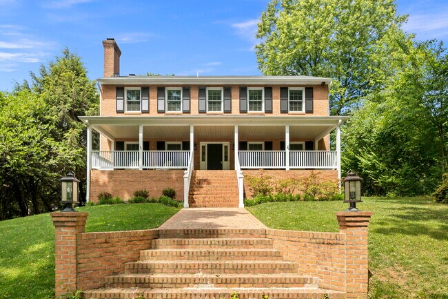 Foto del edificio - 6916 Seven Locks Rd