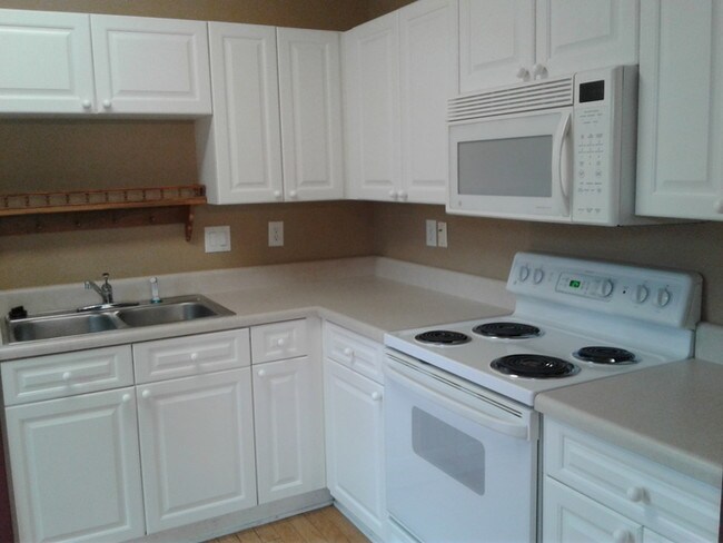 Foto del edificio - Spacious two-story townhome