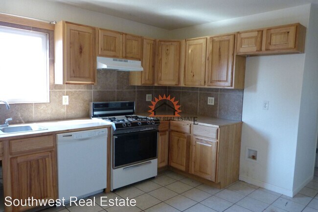 Building Photo - 2 br, 1 bath House - 117 W. Manana Blvd.