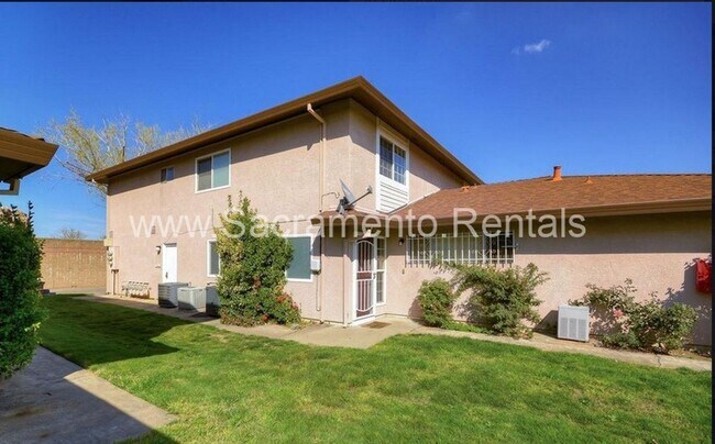 Foto del edificio - Affordable 2bd/1ba Fourplex with Garage ne...