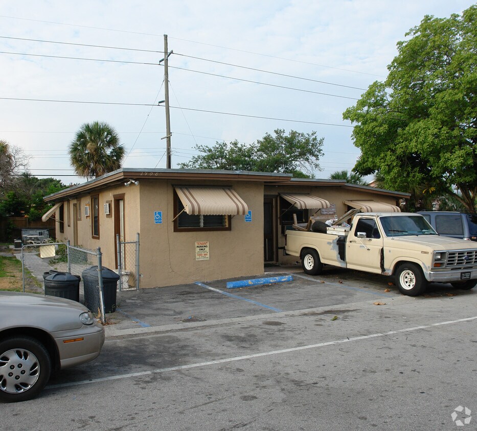 Building Photo - 2908 NW 9th Pl