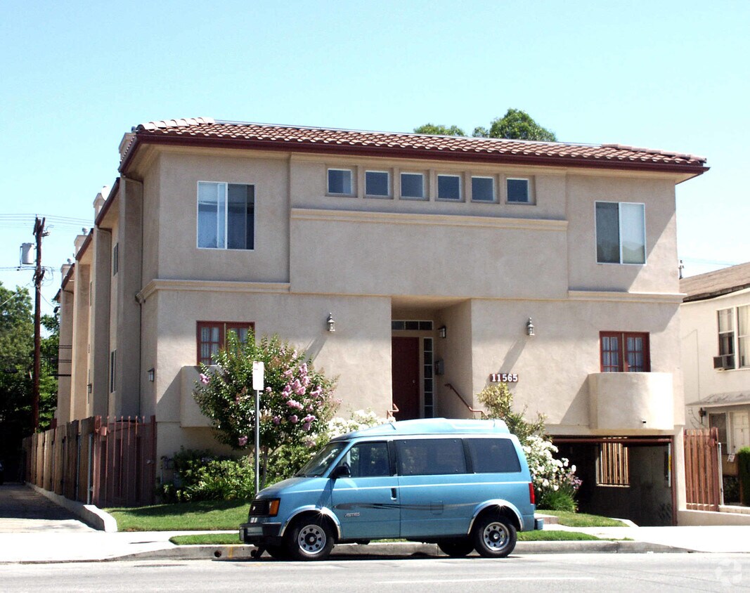Building Photo - 11565 Riverside Dr