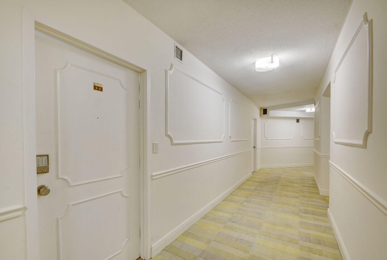 Primary Photo - 1000 Lowry St