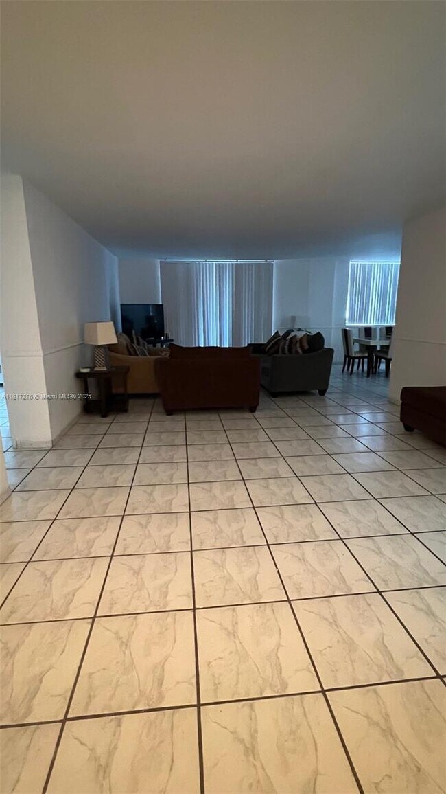 Building Photo - 5825 Collins Ave