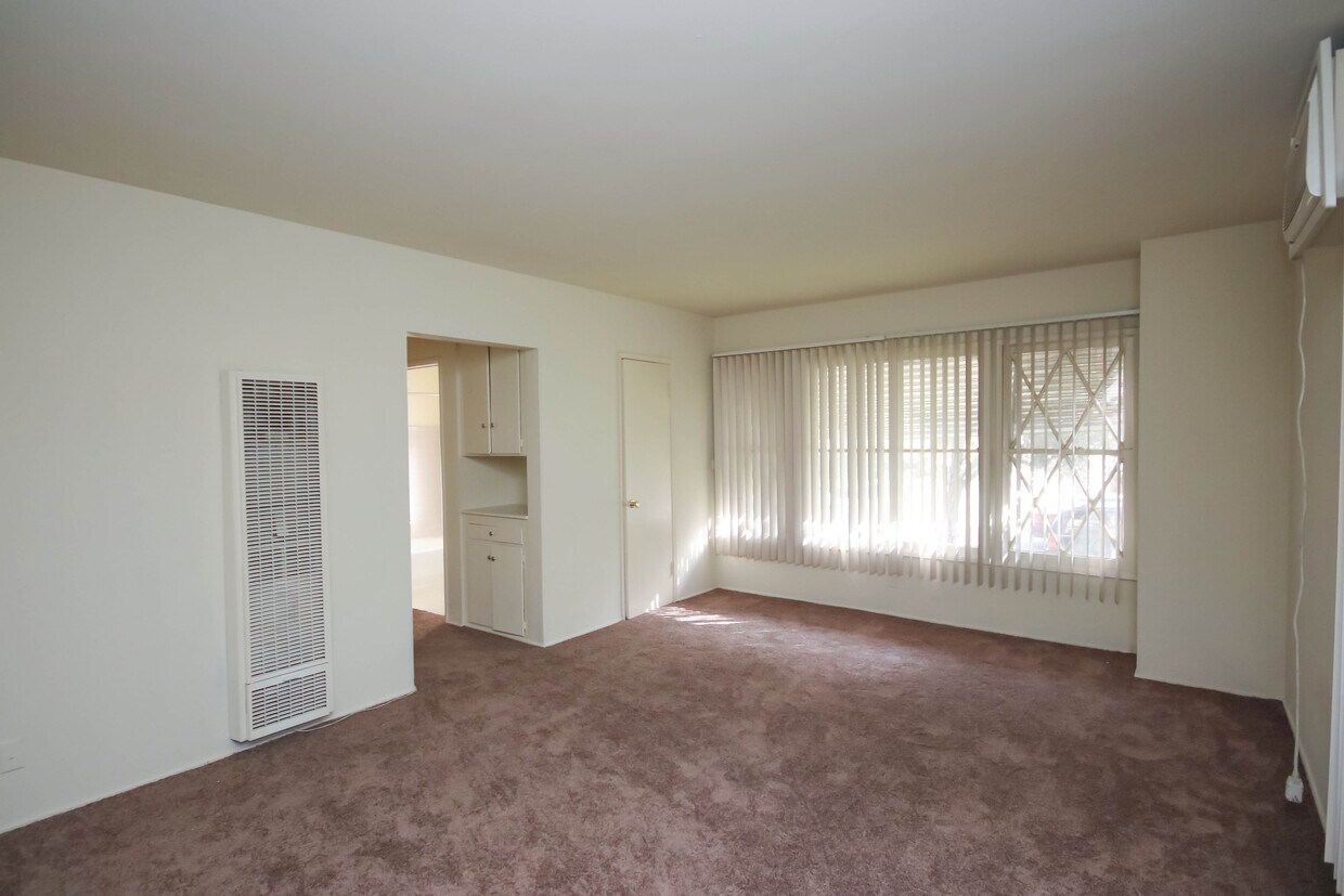 Primary Photo - 703 E Villa St