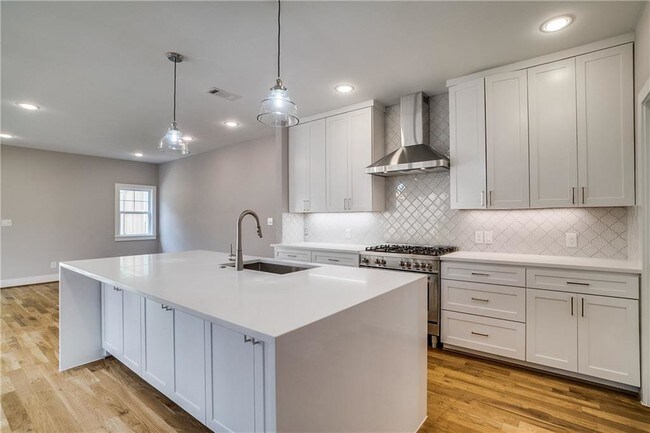 Building Photo - 406 Parkview Ave