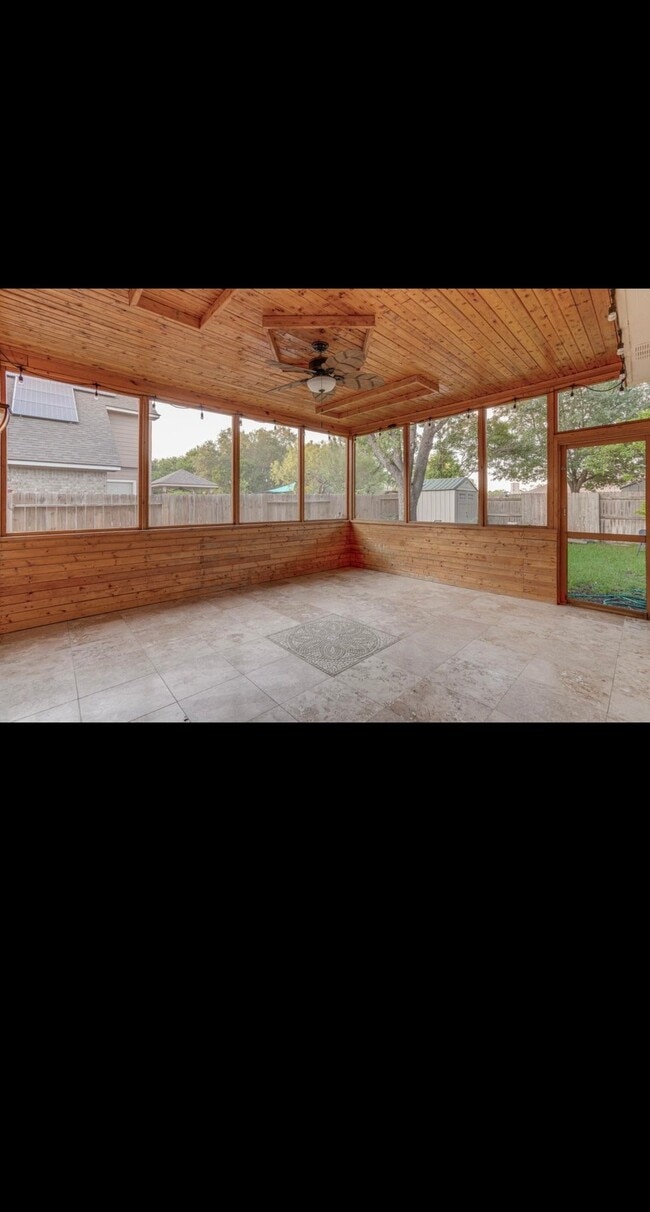 Building Photo - 3035 Fall Crest Dr