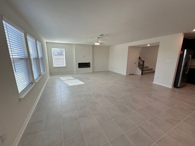 Foto del edificio - Available NOW! FIRST TIME RENTAL 2-STORY -...