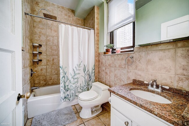 Building Photo - 1 br, 1 bath Condo - 250 S 13th St
